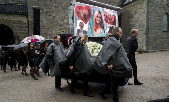 PERSONLIG: En skjerm med bilder av Liv Marit på gjorde begravelsen mer personlig. Foto: NTB scanpix PERSONLIG: En skjerm med bilder av Liv Marit på gjorde begravelsen mer personlig. Foto: NTB scanpix